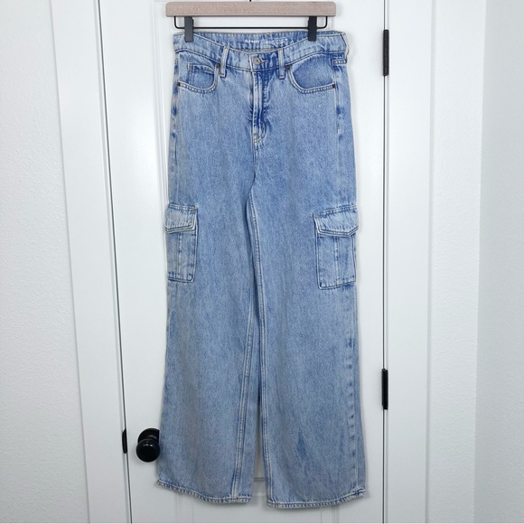 Old Navy Sky Hi High Rise Wide Leg Cargo Pocket Denim Jeans Womens Size 2 - Picture 2 of 5